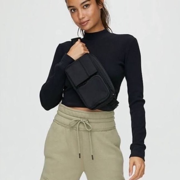 Aritzia tna black long sleeve shirt - Picture 4 of 4